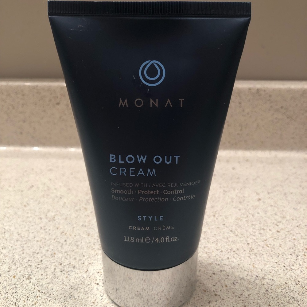 Monat blowout cream